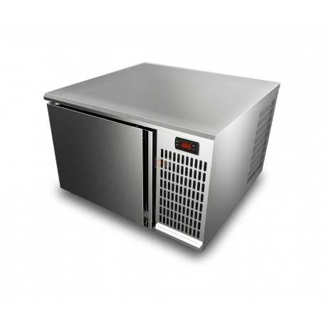 ABBATTITORE DI TEMPERATURA - CAPACITA' 3 TEGLIE GN 2/3- TEMPERATURA +3°/-40°-DIMENSIONI CM L65,8 X P63 X H42 ABBATTITORE DI TEMPERATURA - CAPACITA' 3 TEGLIE GN 2/3- TEMPERATURA +3°/-40°-DIMENSIONI CM L65,8 X P63 X H42