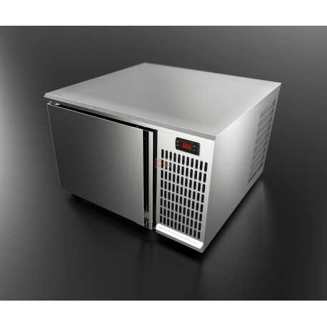 ABBATTITORE DI TEMPERATURA - CAPACITA' 3 TEGLIE GN 2/3- TEMPERATURA +3°/-40°-DIMENSIONI CM L65,8 X P63 X H42 ABBATTITORE DI TEMPERATURA - CAPACITA' 3 TEGLIE GN 2/3- TEMPERATURA +3°/-40°-DIMENSIONI CM L65,8 X P63 X H42