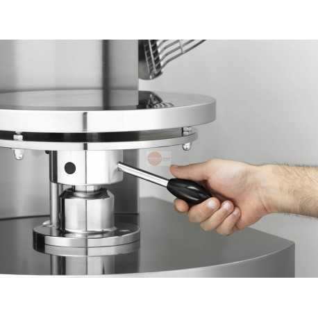 FORMATRICE A CALDO PER PIZZA - DIAMETRO PIZZE 500 mm - STRUTTURA INTERAMENTE IN ACCIAIO INOX - ELEVATA PRODUZIONE ORARIA FINO A 400 PIZZE ORA - PERFETTA UNIFORMITA' DI FORMA E SPESSORE DISCO SENZA RINUNCIARE AL BORDO - POTENZA 6,6 KW - DIMENSIONI CM L 56 X P 71 X H 86