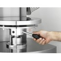 FORMATRICE A CALDO PER PIZZA - DIAMETRO PIZZE 500 mm - STRUTTURA INTERAMENTE IN ACCIAIO INOX - ELEVATA PRODUZIONE ORARIA FINO A 400 PIZZE ORA - PERFETTA UNIFORMITA' DI FORMA E SPESSORE DISCO SENZA RINUNCIARE AL BORDO - POTENZA 6,6 KW - DIMENSIONI CM L 56 X P 71 X H 86