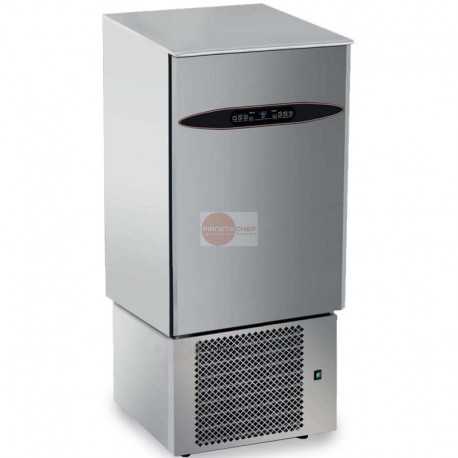 ABBATTITORE DI TEMPERATURA - IDEALE PER GASTRONOMIA, PASTICCERIA, GELATERIA PESCE E CARNE - CAPACITA' 15 TEGLIE GN 1/1 OPPURE 60 X 40 - CON SONDA AL CUORE INCLUSA - COMANDI TOUCH SCREEN - INTERAMENTE IN ACCIAIO INOX AISI 304 - TEMPERATURA +3/-40 - REFRIGERAZIONE VENTILATA - SBRINAMENTO MANUALE - DIMENSIONI CM L 75 X P 74 X H 186/189 ABBATTITORE DI TEMPERATURA - IDEALE PER GASTRONOMIA, PASTICCERIA, GELATERIA PESCE E CARNE - CAPACITA' 15 TEGLIE GN 1/1 OPPURE 60 X 40 - CON SONDA AL CUORE INCLUSA - COMANDI TOUCH SCREEN - INTERAMENTE IN ACCIAIO INOX AISI 304 - TEMPERATURA +3/-40 - REFRIGERAZIONE VENTILATA - SBRINAMENTO MANUALE - DIMENSIONI CM L 75 X P 74 X H 186/189