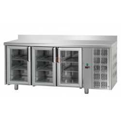 TAVOLO REFRIGERATO - 3 PORTE IN VETRO - ILLUMINAZIONE NEON - PIANO LISCIO E ALZATINA - STRUTTURA INTERAMENTE IN ACCIAIO INOX AISI 304 - MODELLO GASTRONORM (530 X 325 MM) PROFONDITA' 70 CM - TEMPERATURA 0°/+10° - CAPACITA' 460 LT - REFRIGERAZIONE VENTILATA - SBRINAMENTO AUTOMATICO - DIMENSIONI CM L 187 X P 70 X H 85/92