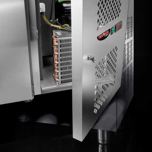 TAVOLO REFRIGERATO CON LAVELLO A... TAVOLO REFRIGERATO CON LAVELLO A...